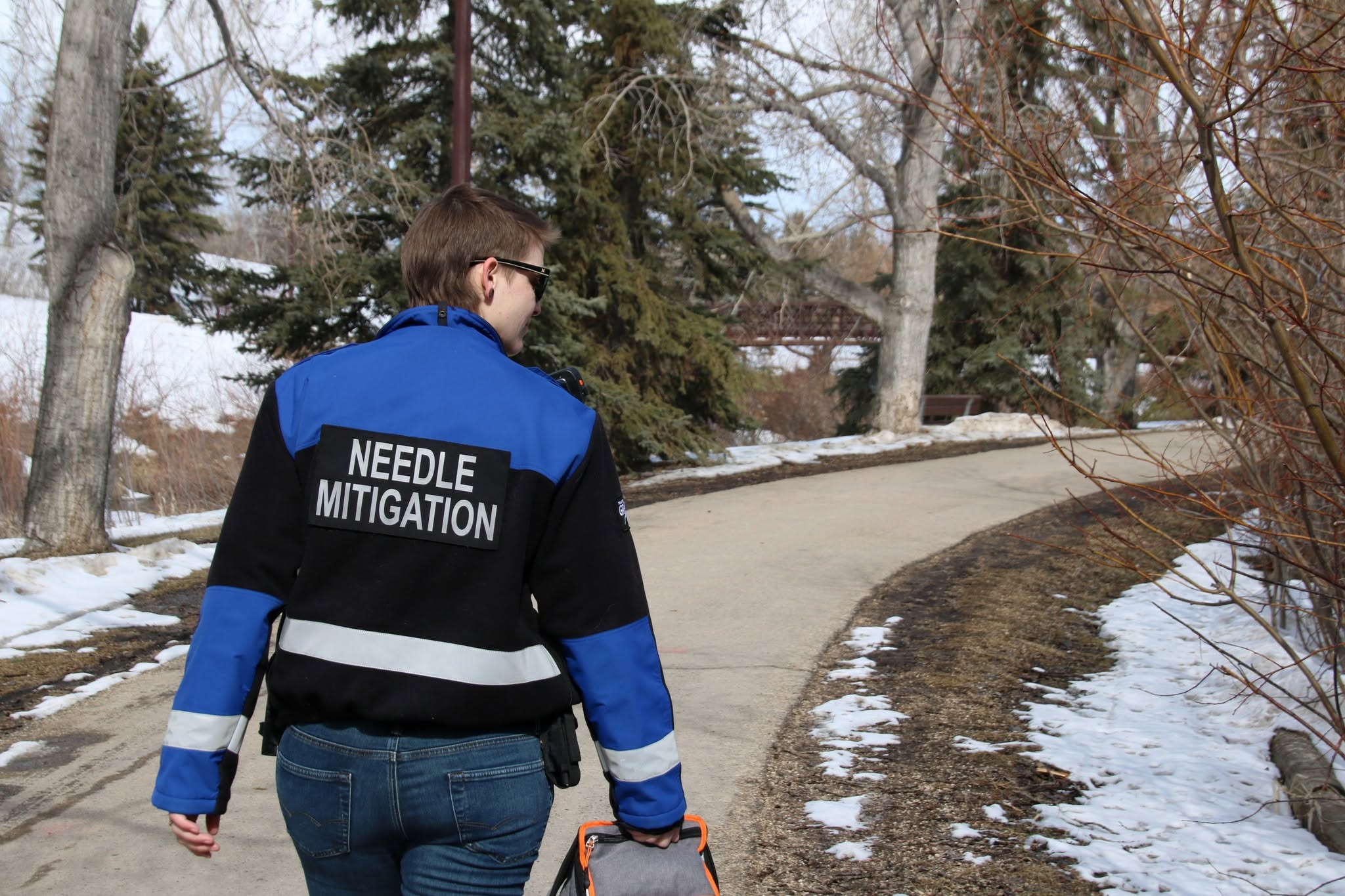 A needle mitigation worker in Muskoseepi Park